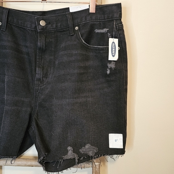 ⭐️40% Off⭐️ Old Navy Dad Shorts in Faded Black - Picture 3 of 14